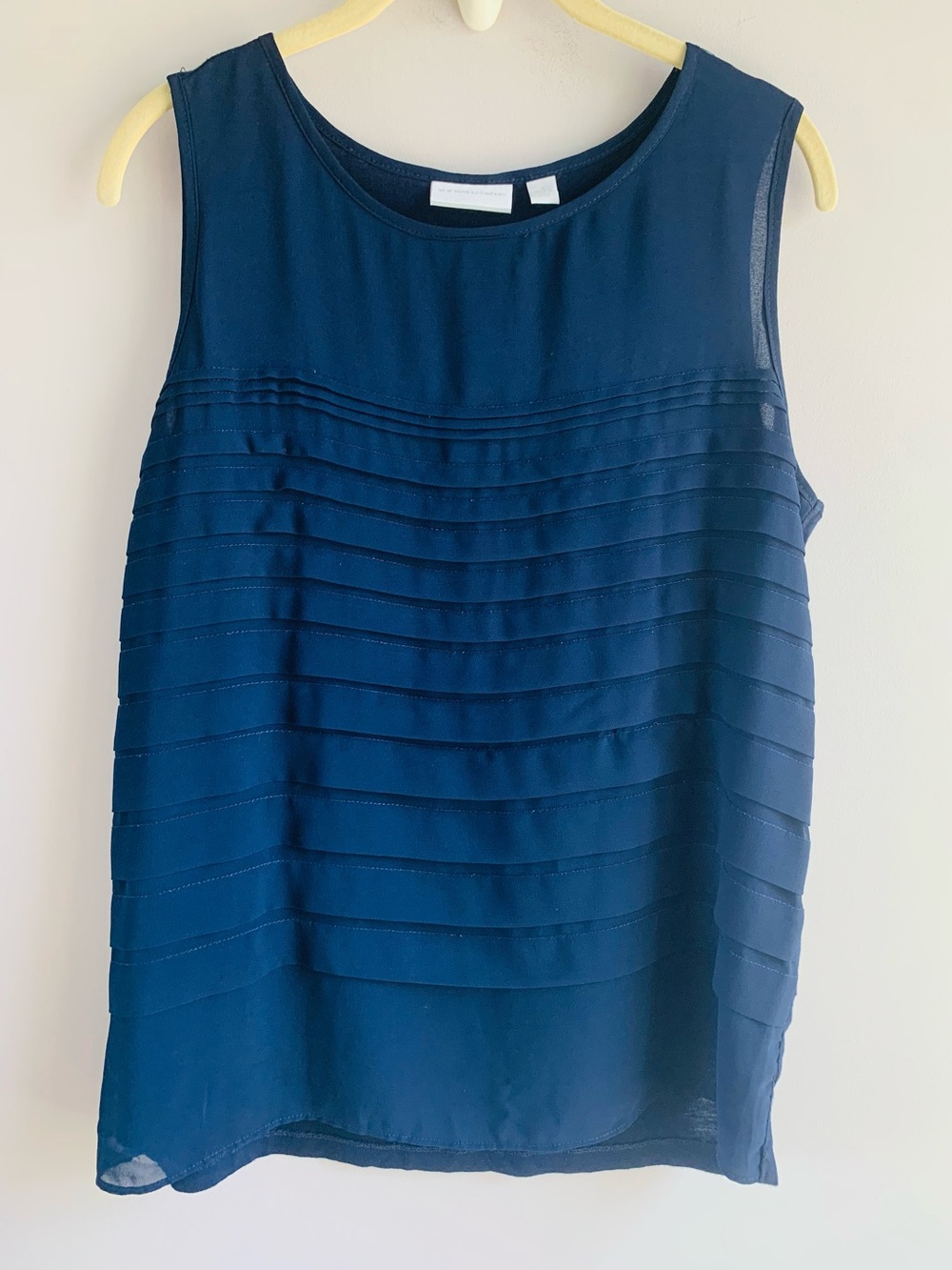 NY & Company Top Navy Sleeveless Pleats Business Casual Summer Flowy EUC Medium